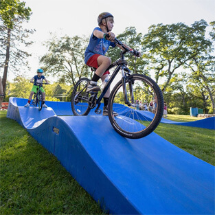 The Plastic modular pump track layout Rampage is a classic combination track that is suitable for both beginners and advanced players.