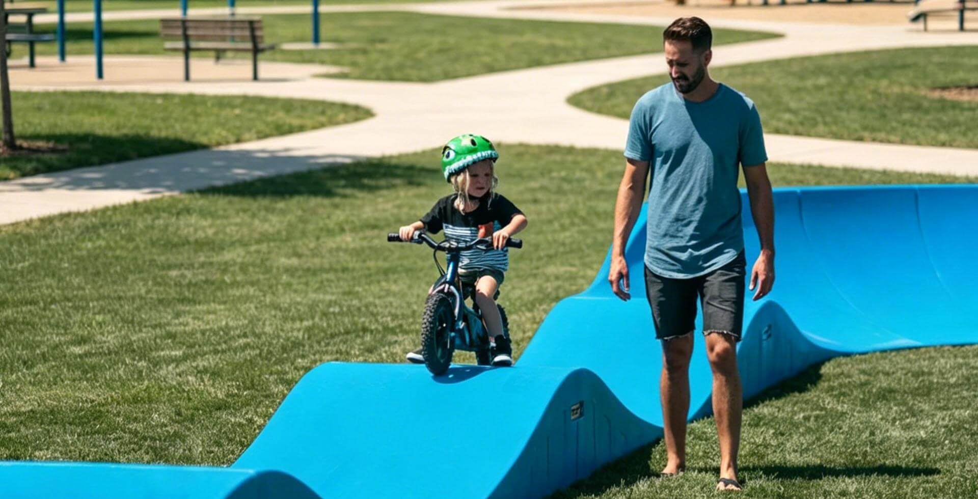 Piccole piste pump track da giardino per andare in bicicletta a casa